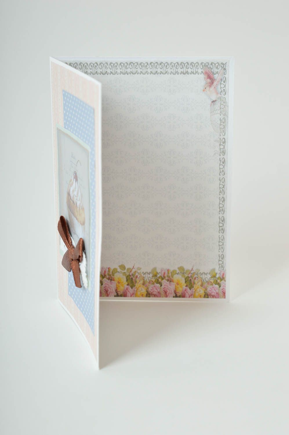 Carte de voeux faite main originale en papier avec gâteau et noeud Petit cadeau photo 4