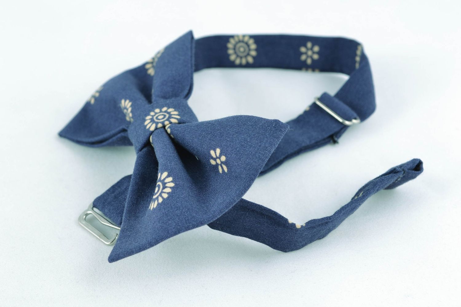 Handmade cotton bow tie with print photo 5