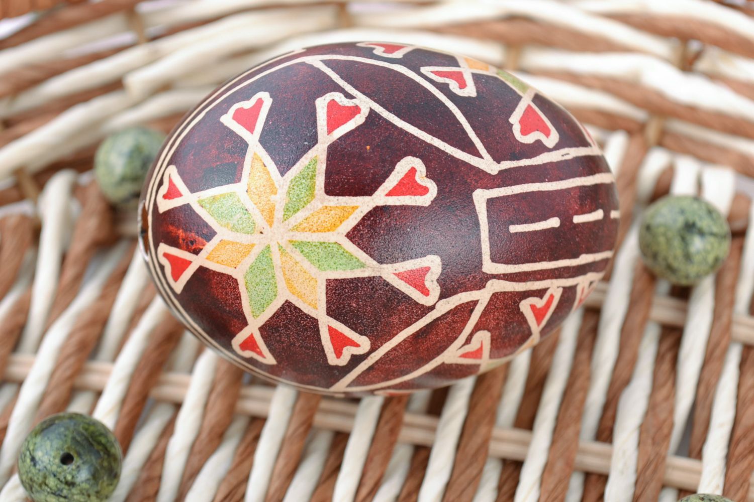 Oeuf de Pâques peint fait main motif en couleurs acryliques décoration de maison photo 1