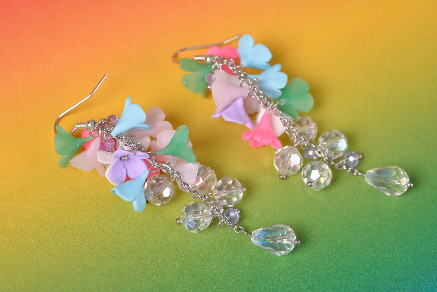 Boucles d'oreilles en pâte polymère pendantes multicolores florales faites main photo 1