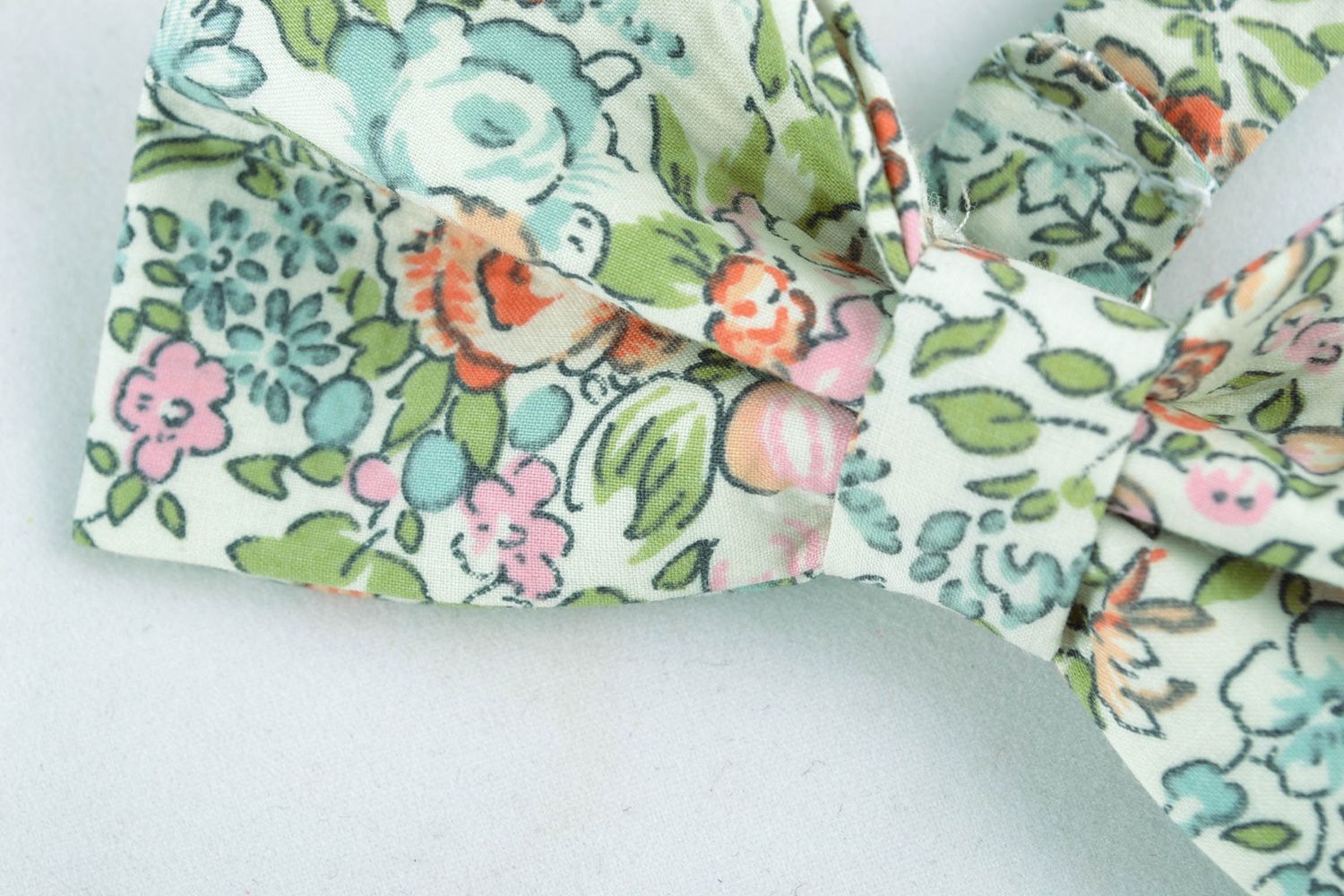 Текстильный галстук-бабочка ручной работы с цветочным принтом фото 3