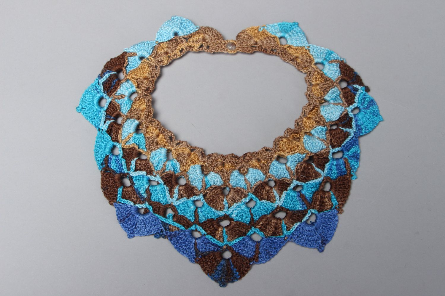 Beautiful volume crochet necklace photo 1