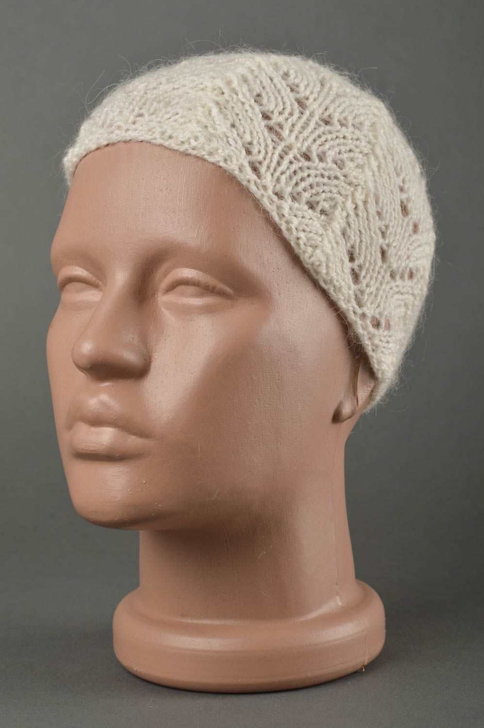Bonnet tricot fait main Chapeau au crochet blanc ajouré Vêtement enfant photo 1