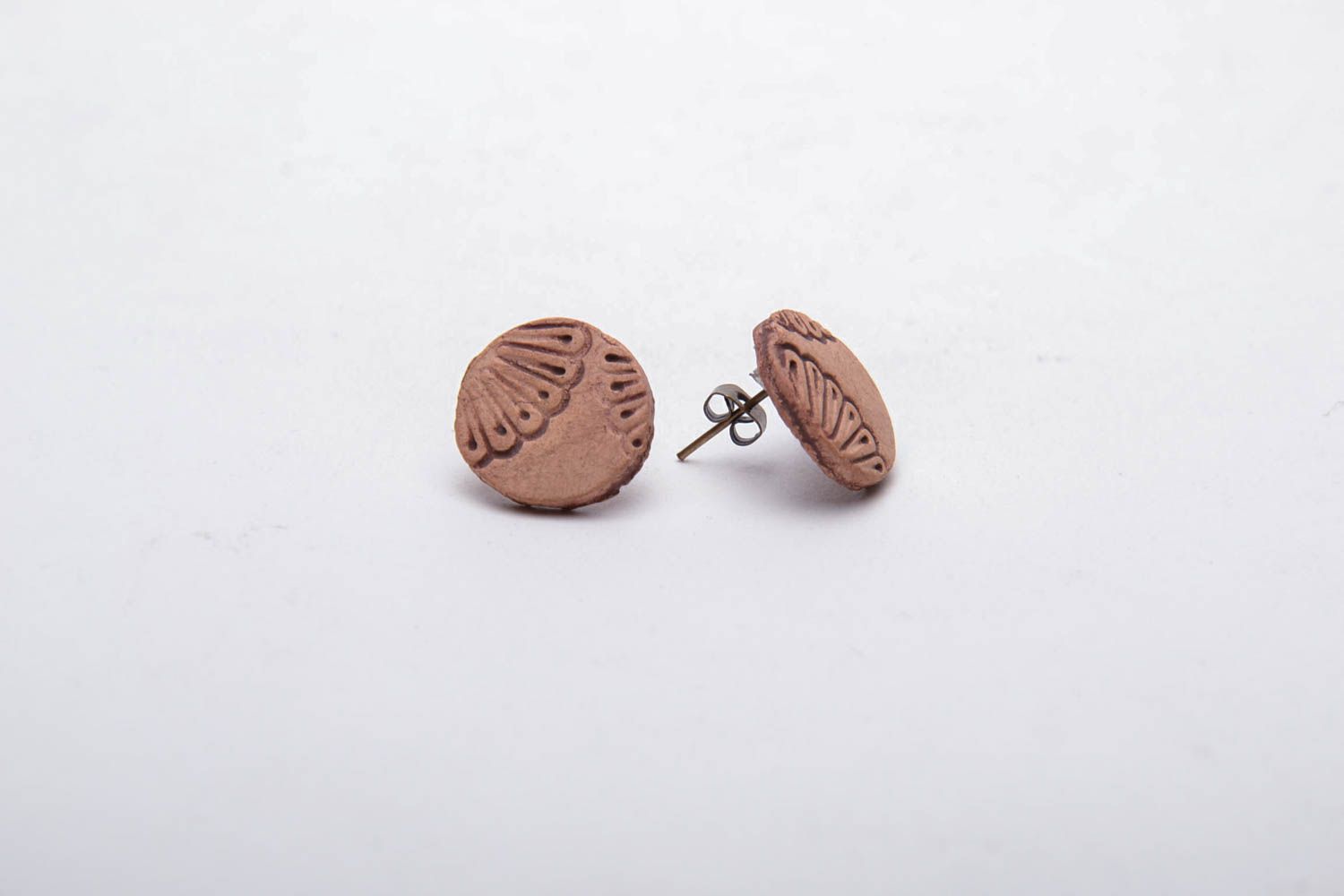 Ceramic stud earrings photo 4