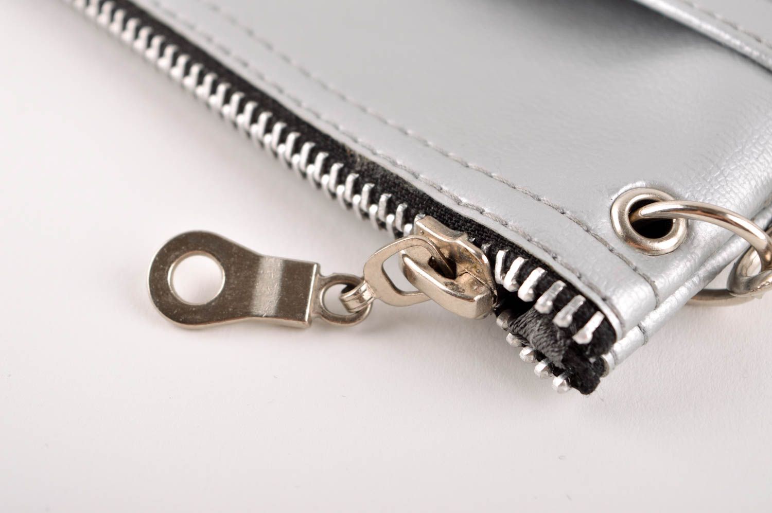 Bolso de mano plateado clutch cartera hecho a mano accesorio de moda elegante foto 4