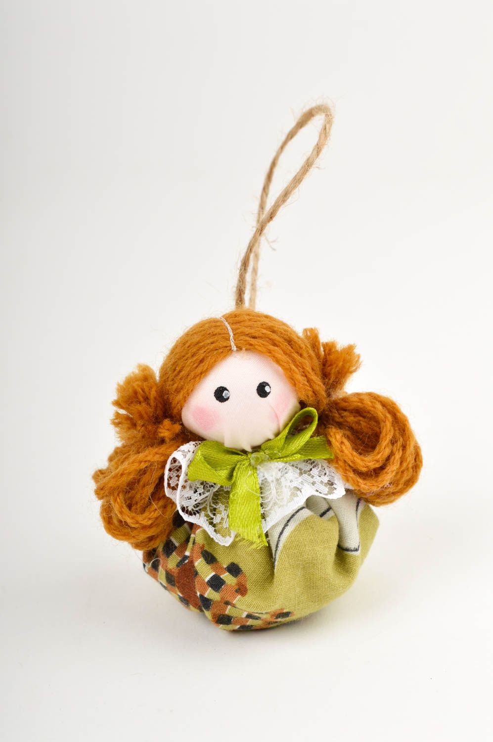 Кукла ручной работы декор для дома тряпичная кукла с петелькой и ароматом цветов фото 4