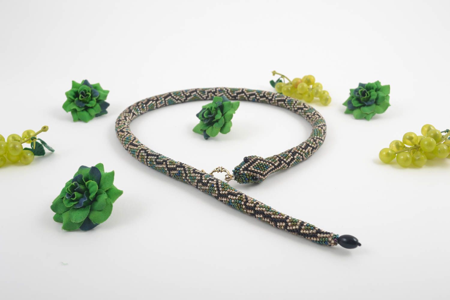 Collar hecho a mano de abalorios regalo original collar de moda Serpiente verde foto 1