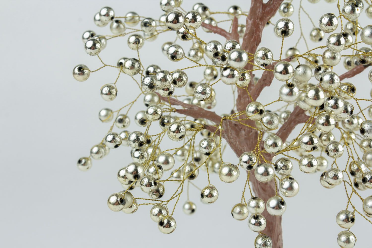 Dekorativer Baum aus Glasperlen  foto 5