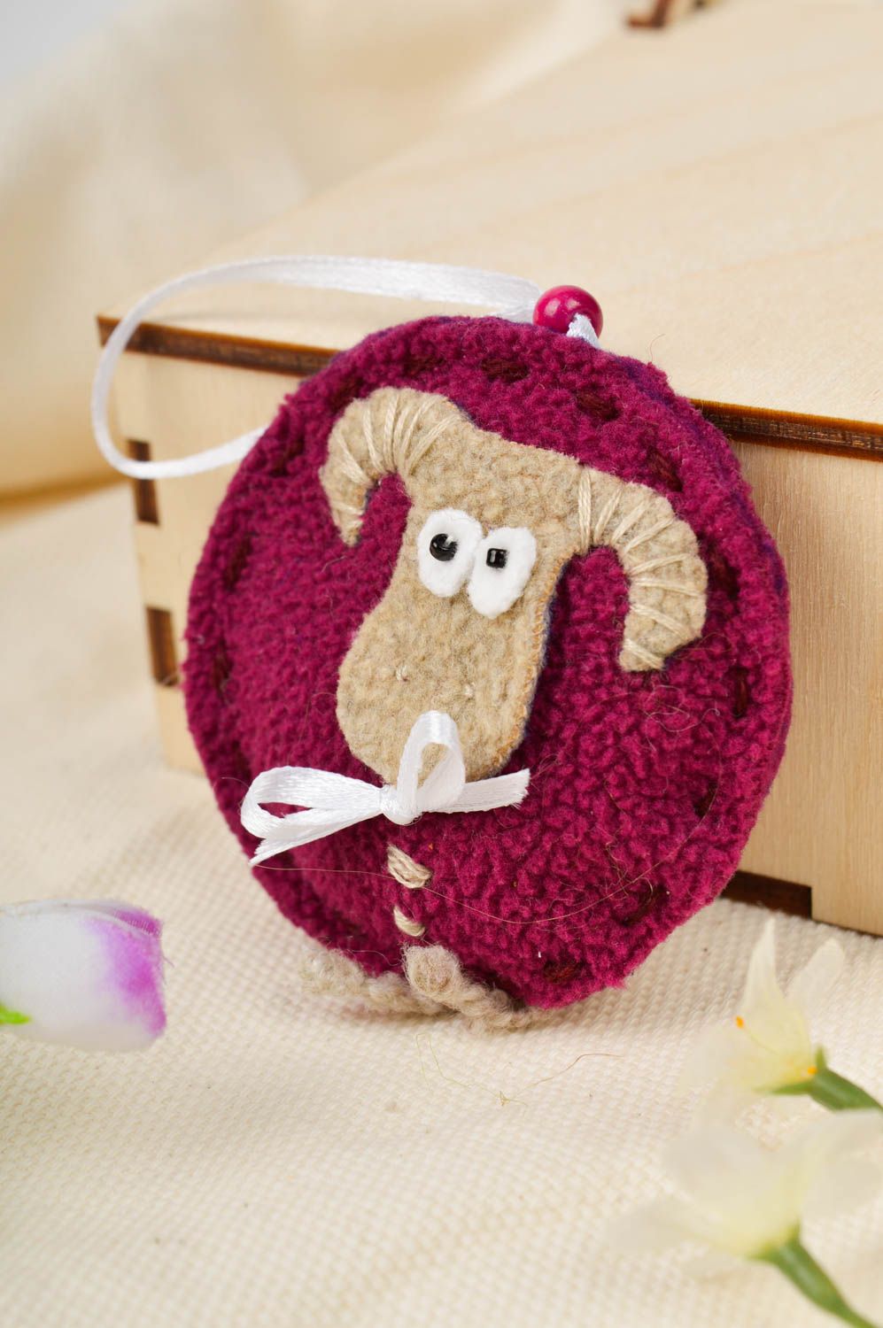 Porte-clé mouton violet Porte-clés fait main rond en tissu polaire Petit cadeau photo 1