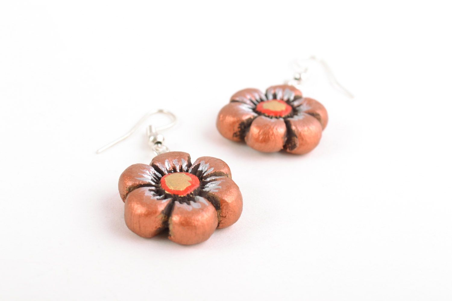 Small floral handmade ceramic dangling earrings painted with acrylics photo 3
