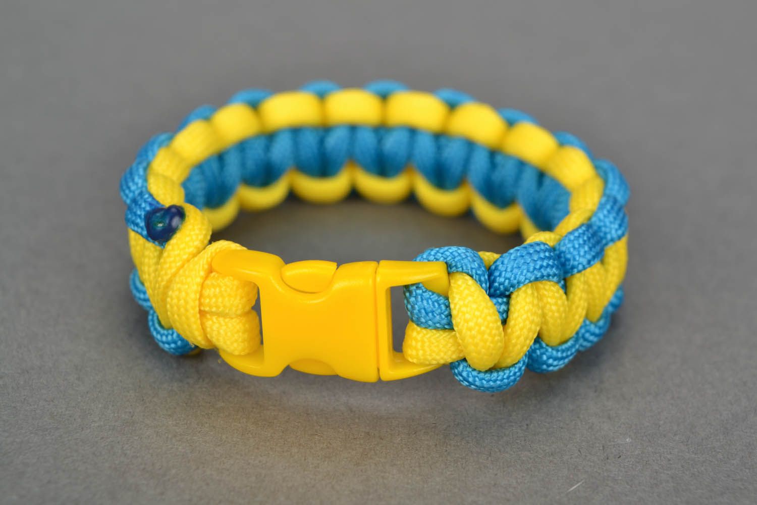 Bracelet en paracorde jaune et bleu fait main photo 3