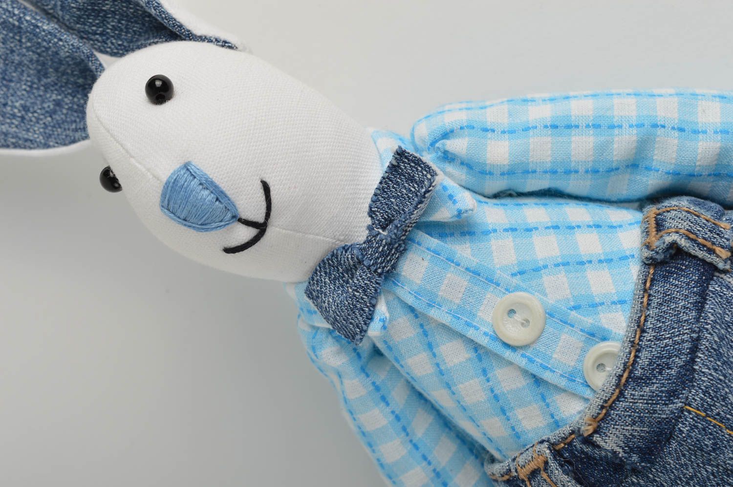 Игрушка ручной работы игрушка заяц в джинсах и рубашке оригинальная игрушка фото 5