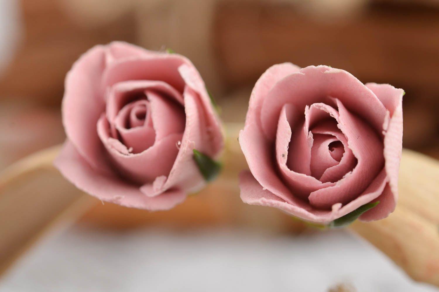 Boucles d'oreilles puces Bijou fait main roses en pâte polymère Cadeau femme photo 1