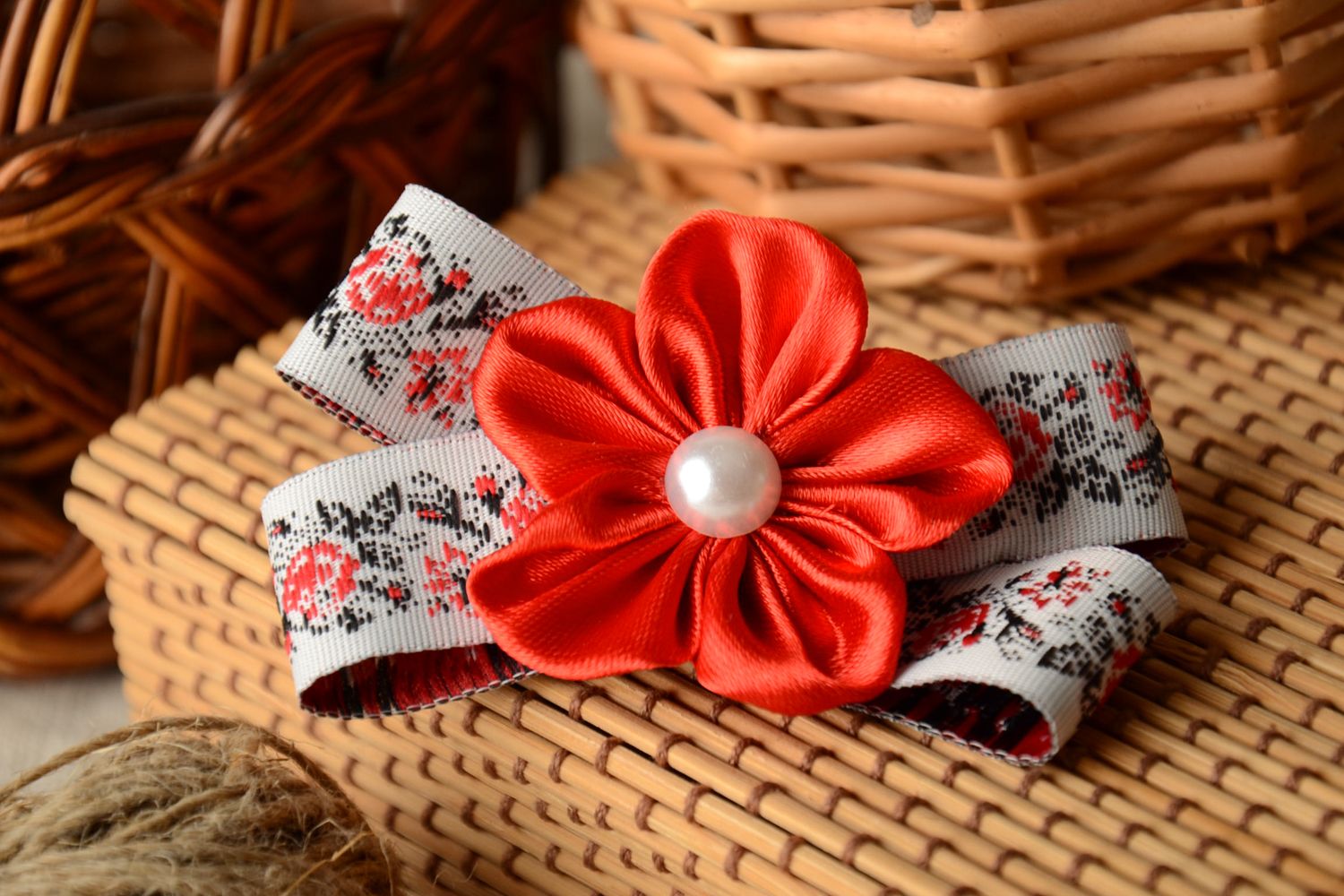 Belle barrette faite main originale avec noeud de ruban et fleur rouge  photo 1