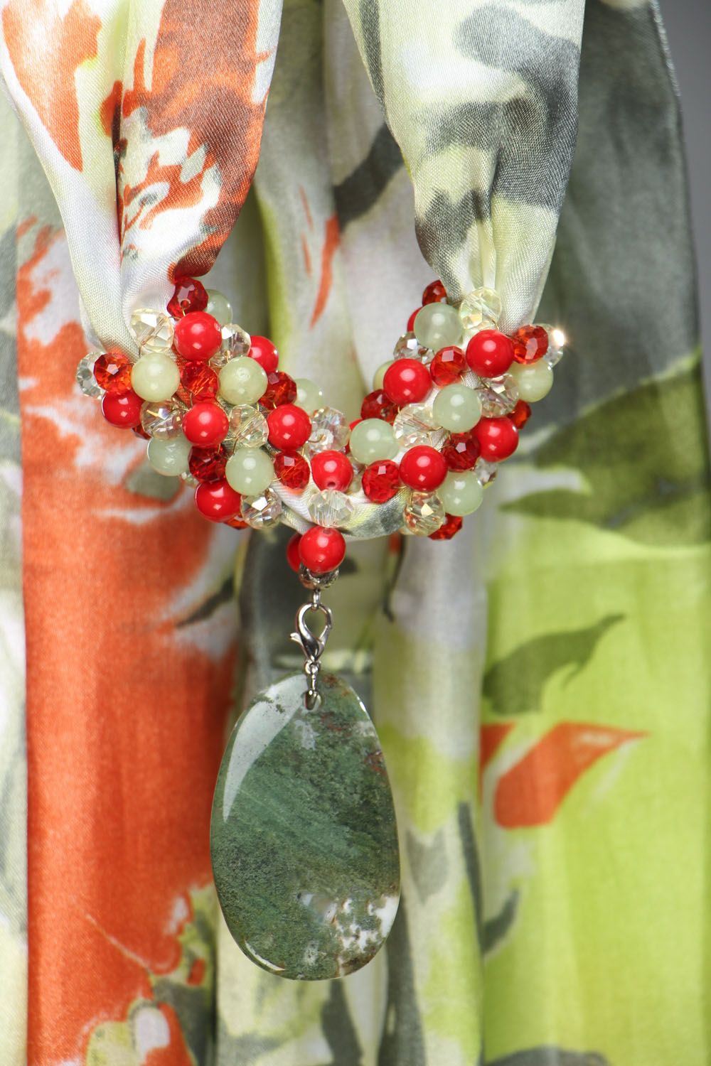 Silk scarf with coral and onyx photo 1
