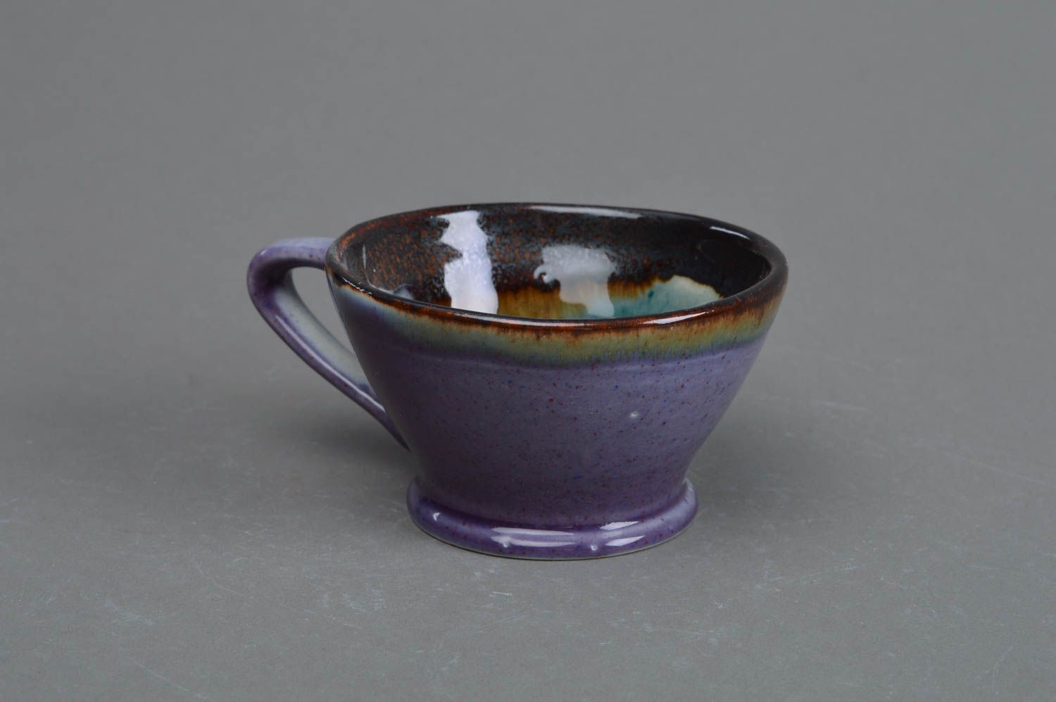 Фарфоровая чашка небольшая сизого цвета красивая с ручкой ручной работы фото 3