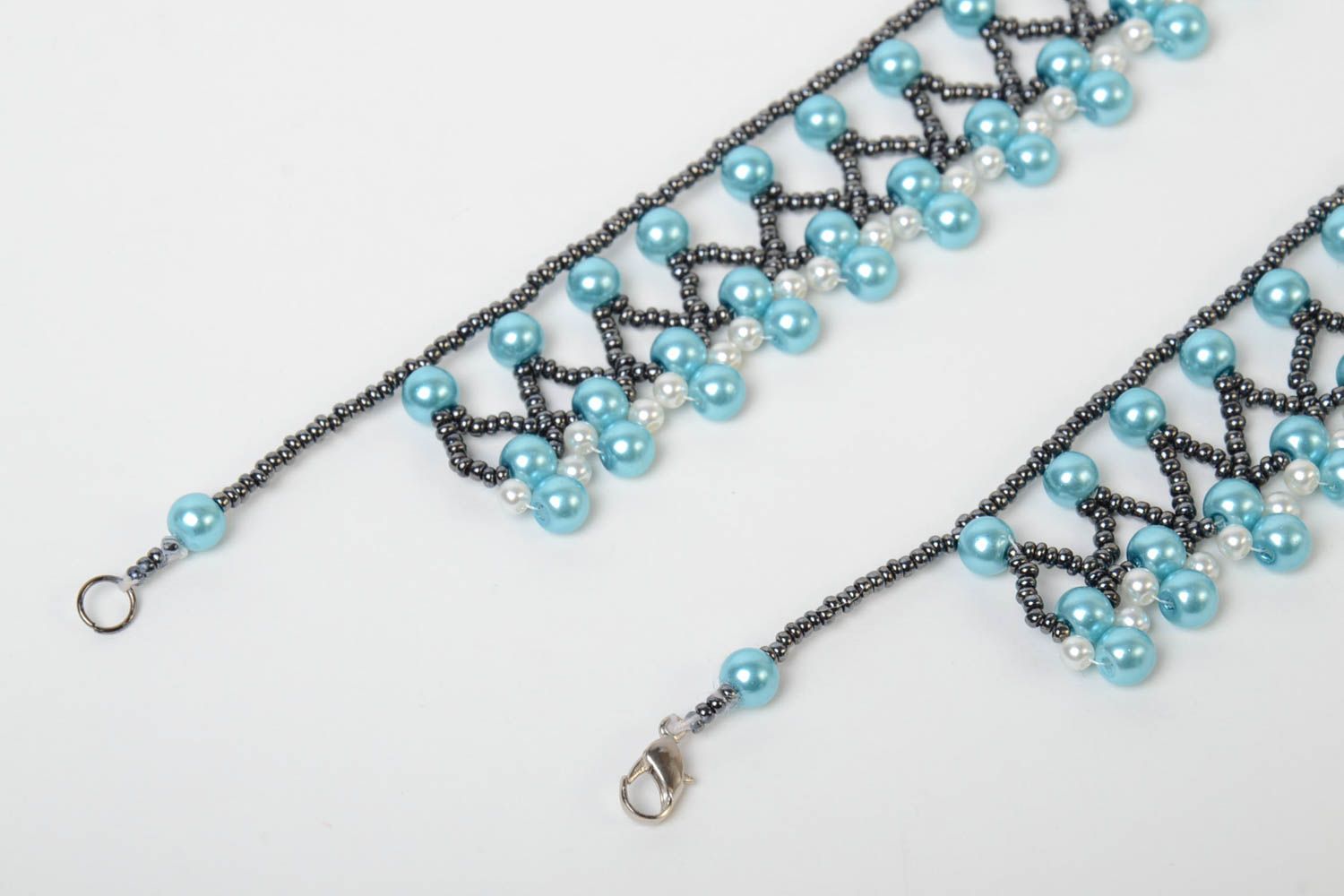 Collier en perles fantaisie et perles de rocaille bleu clair fait main photo 3
