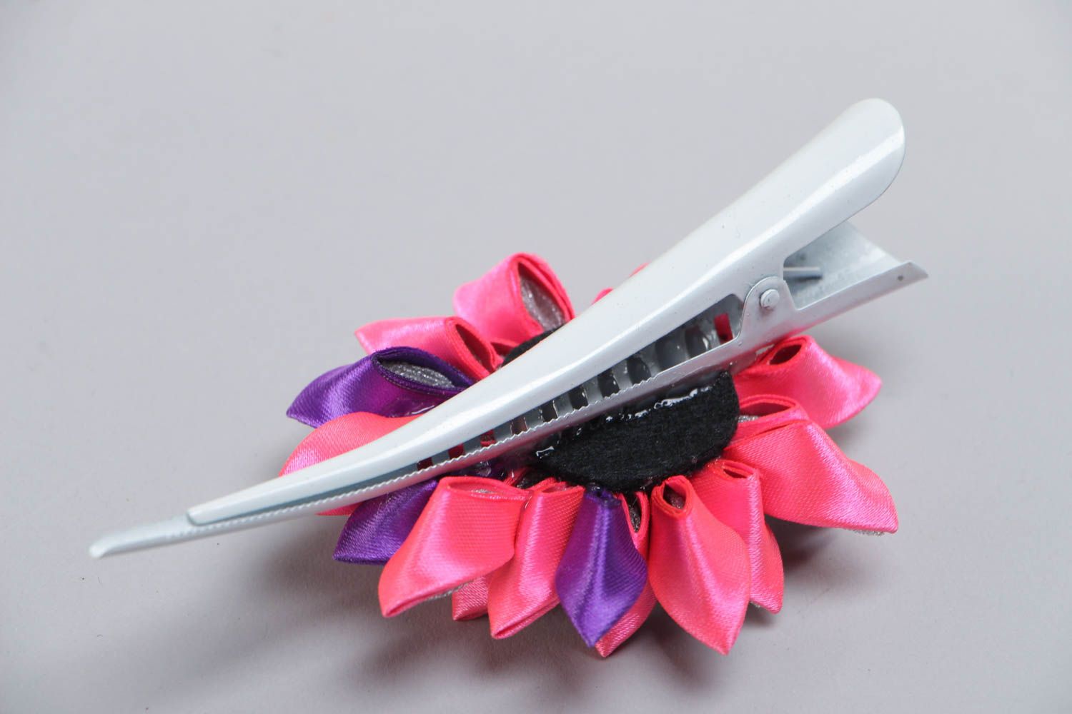 Handmade decorative hair clip with volume satin ribbon and lurex kanzashi flower photo 4
