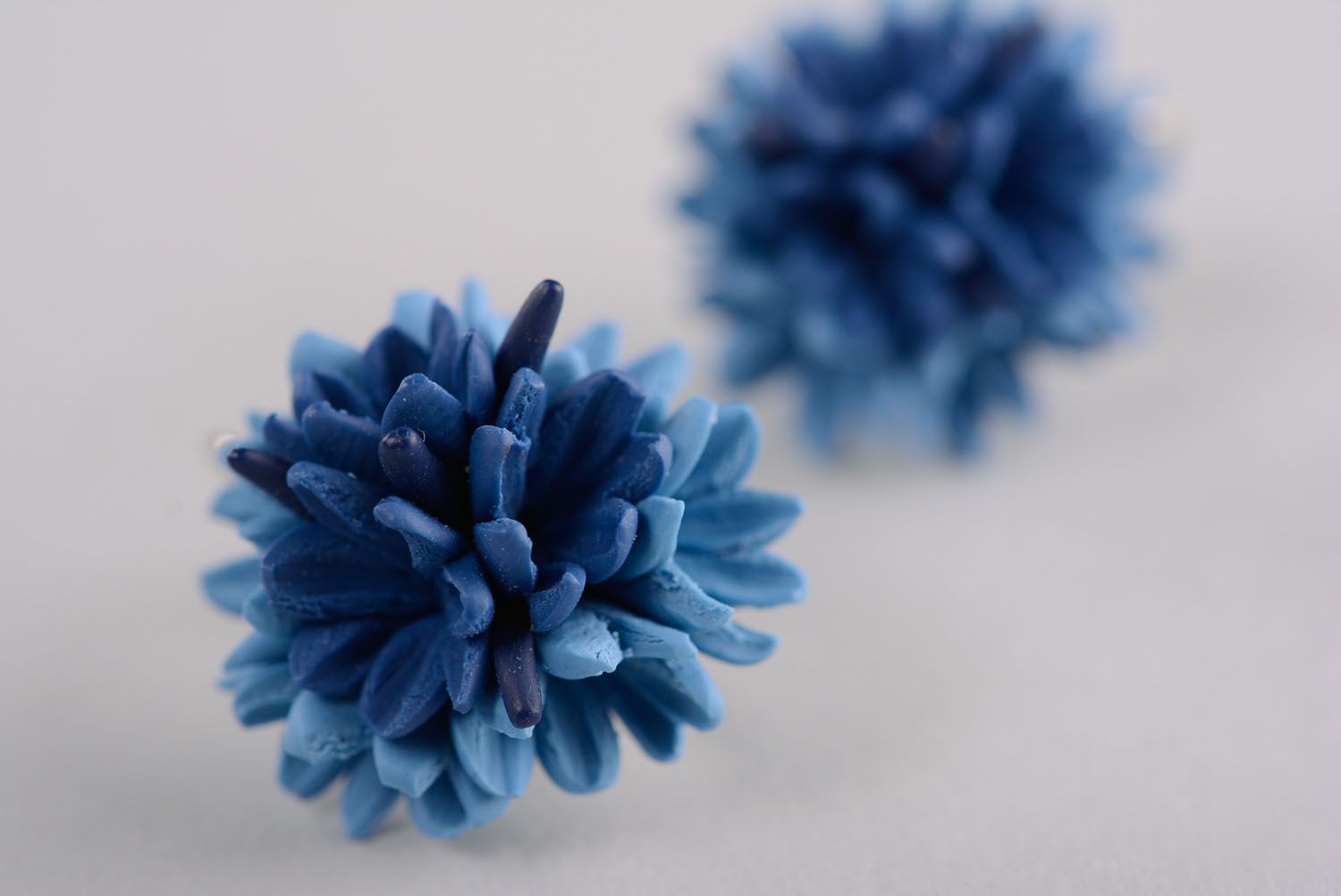 Blaue Ohrringe aus Polymerton foto 3
