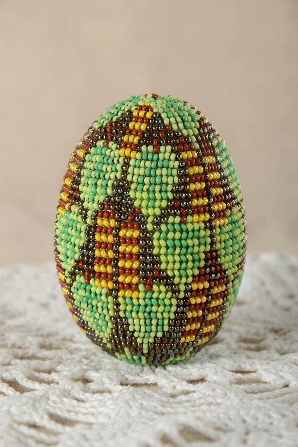 Пасхальное яйцо ручной работы пасхальный декор для дома яйцо из бисера фото 1
