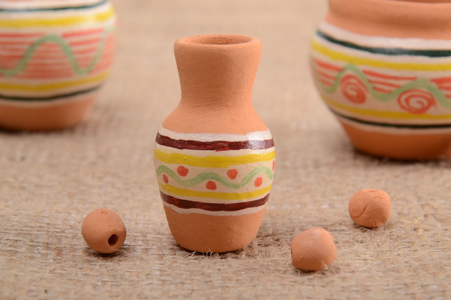 Vase miniature en céramique décoratif peint à motif fait main original photo 1