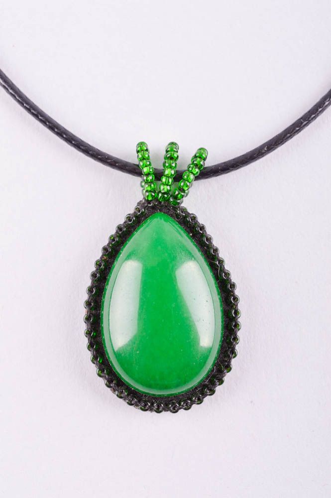 Pendentif en pierre vert Bijou fait main vintage Accessoires fantaisie femme photo 3