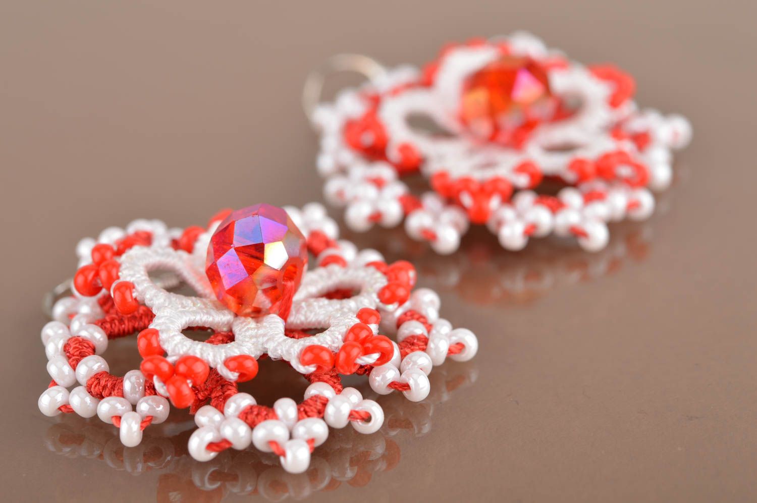 Handmade designer lacy tatted earrings red and white flowers with beads photo 5