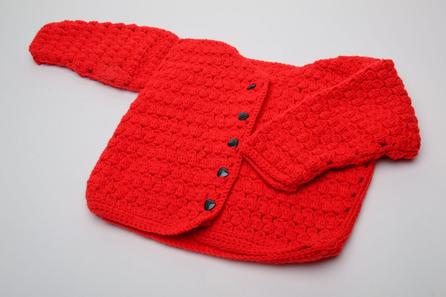Gilet tricoté au crochet en acrylique rouge avec boutons fait main pour fille photo 3