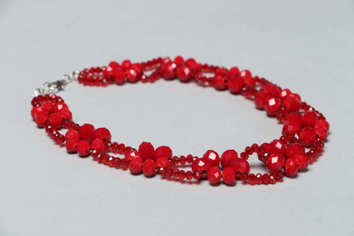 Red necklace with beads and crystal photo 3