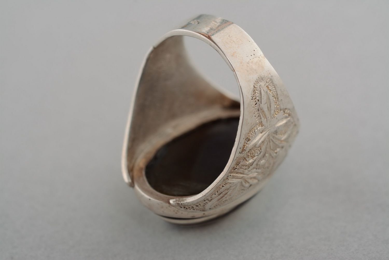 Женское кольцо с натуральным рогом фото 5