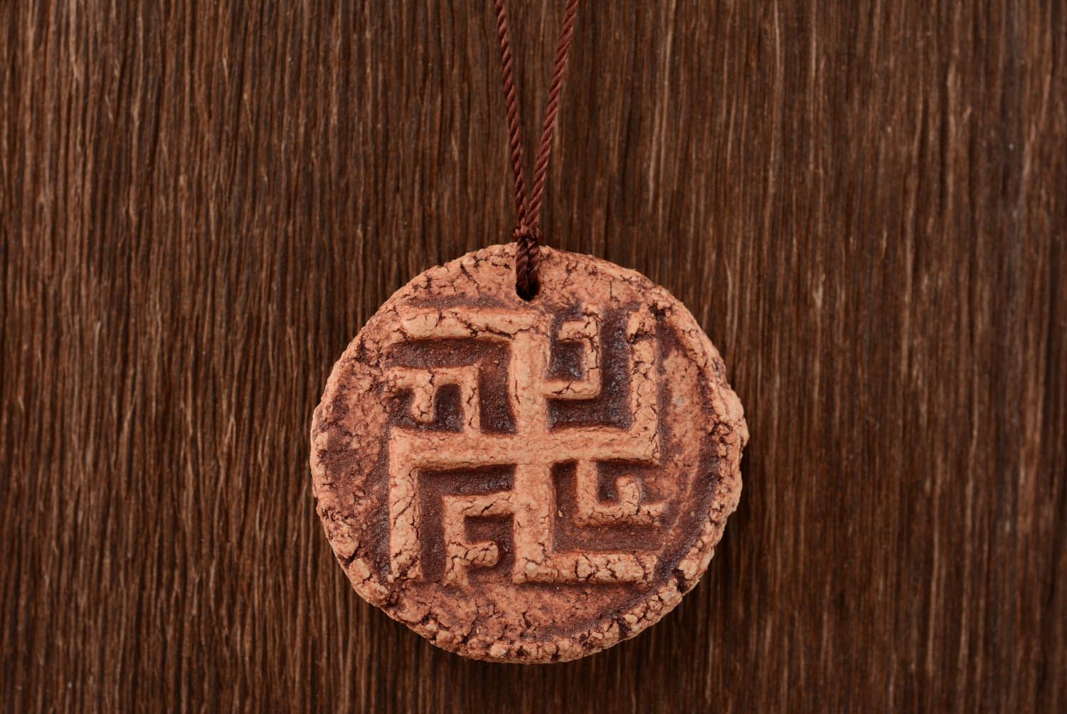 Pingente talismã acessório de pescoço feito à mão amuleto eslavo de cerâmica Marichka foto 4