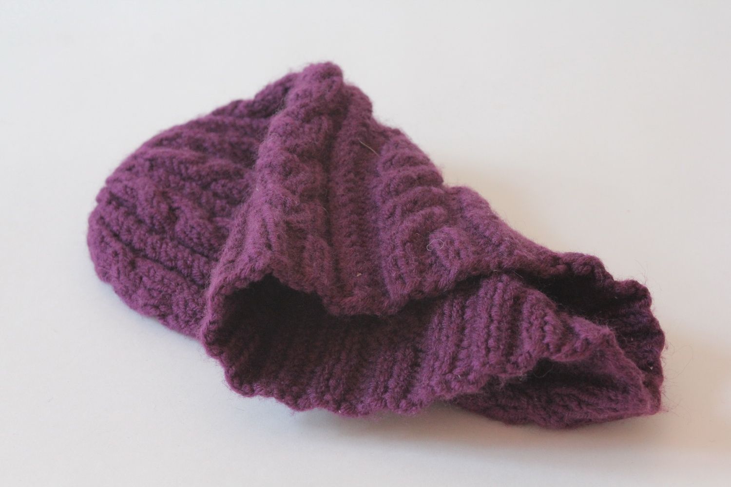 Bonnet tricoté violet fait main photo 2
