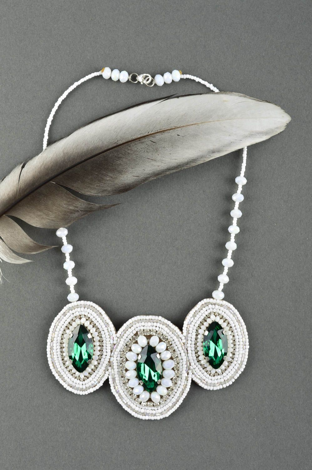 Collier design Bijou fait main Accessoire femme cuir perles de rocaille photo 1