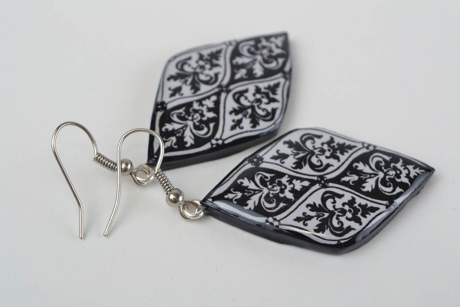 Handmade polymer clay decoupage earrings with black and white fancy ornament photo 4