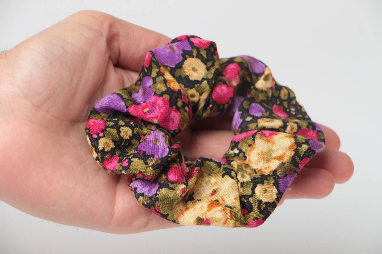 Homemade decorative fabric elastic hair band with saturated floral pattern photo 5