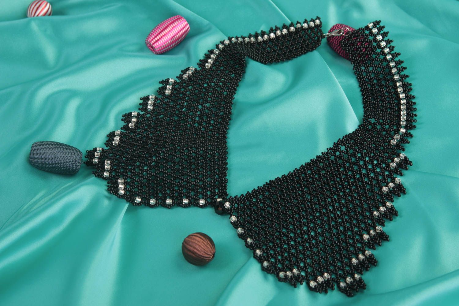 Collier col fait main Collier perles de rocailles noir Bijou femme design photo 1