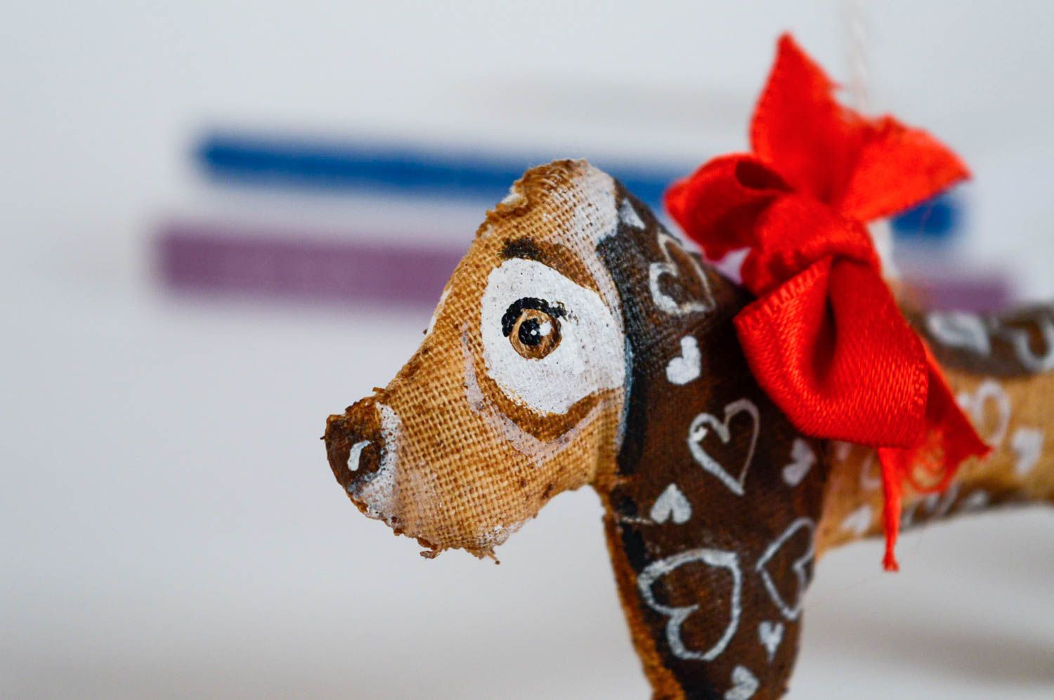 Peluche chien petite décorative à accrocher brune à motif parfumée faite main photo 3
