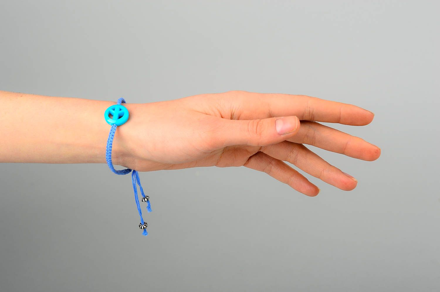 Bracelet en fils Bijou fait main bleu symbole de paix Cadeau pour fille photo 2