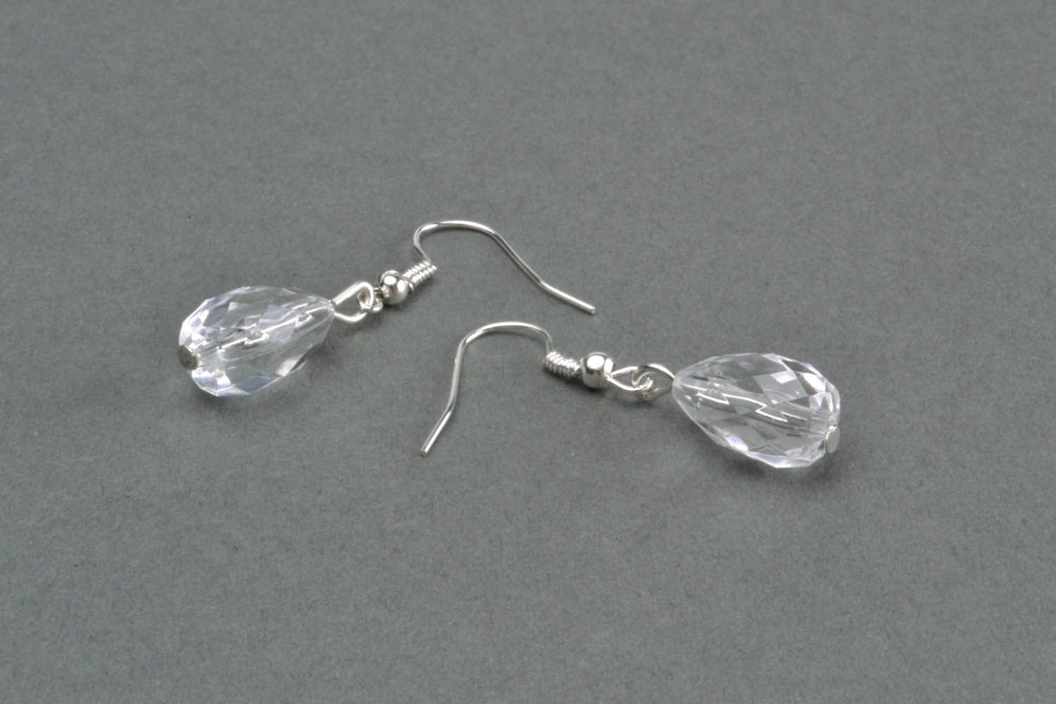 Boucles d'oreilles pendantes transparentes faites main photo 1