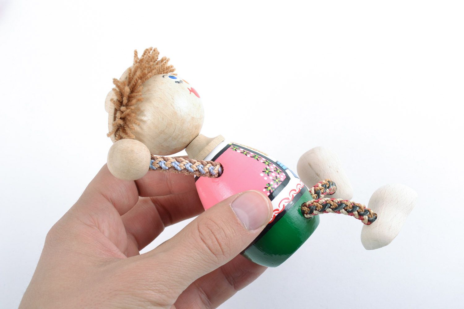 Handgemachtes helles schönes Öko Spielzeug aus Holz mit Bemalung  foto 2