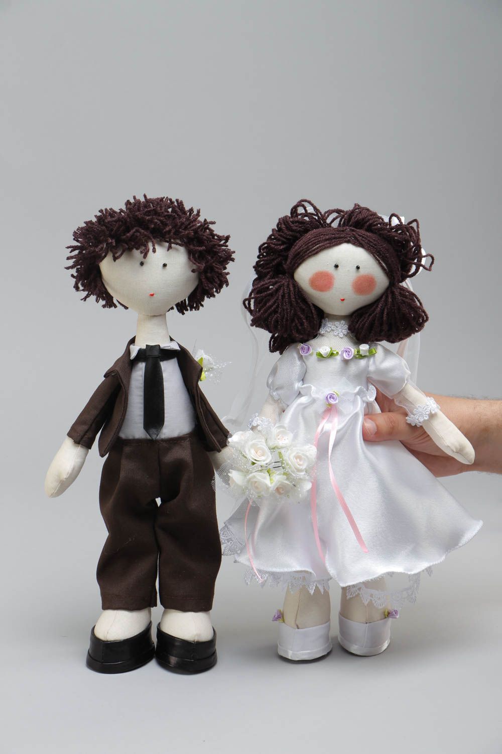 Текстильные куклы в виде жениха и невесты из хлопчатобумажной ткани ручной работы фото 5