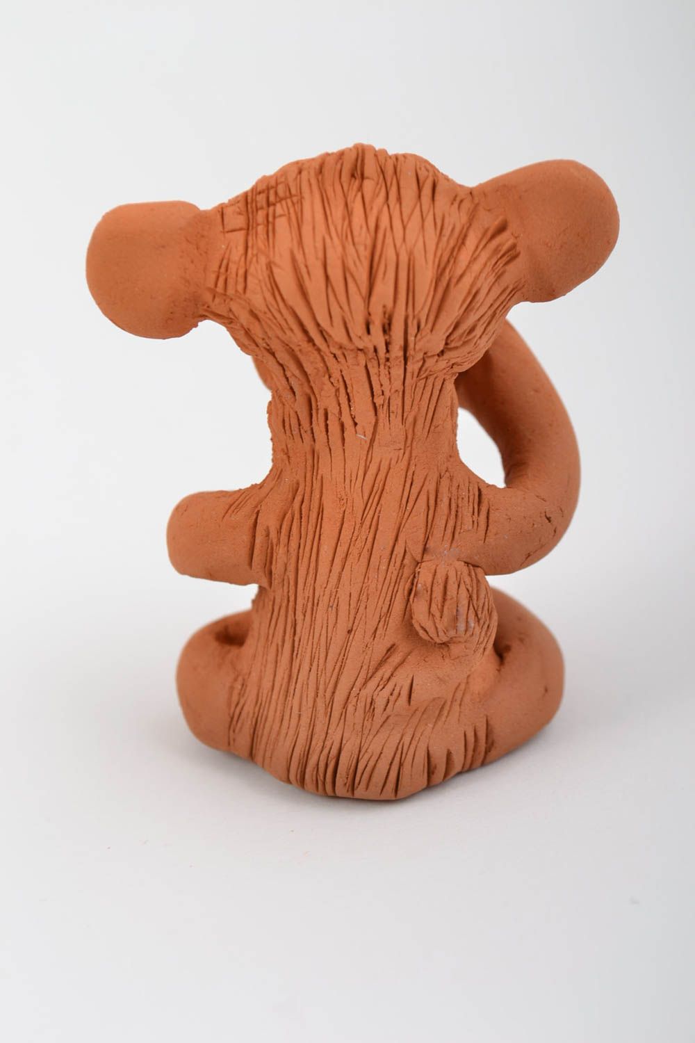 Декоративная глиняная фигурка обезьянки коричневая забавная ручной работы фото 4