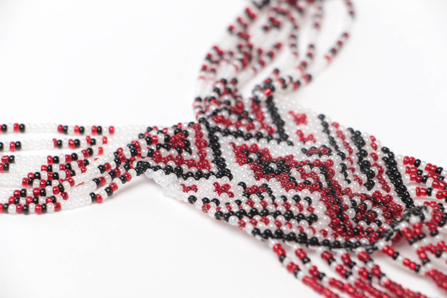 Collier en perles de rocailles fait main guerdan style ethnique rouge blanc noir photo 4