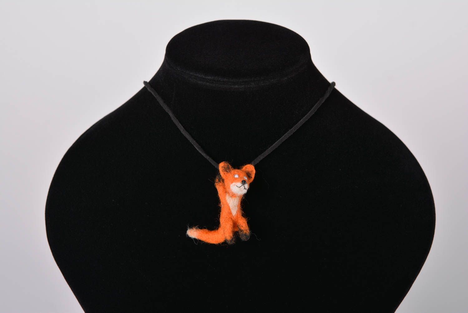 Pendentif renard orange Bijou fait main en laine feutrée original Cadeau femme photo 1