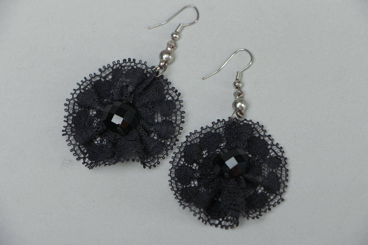 Black lace earrings photo 1