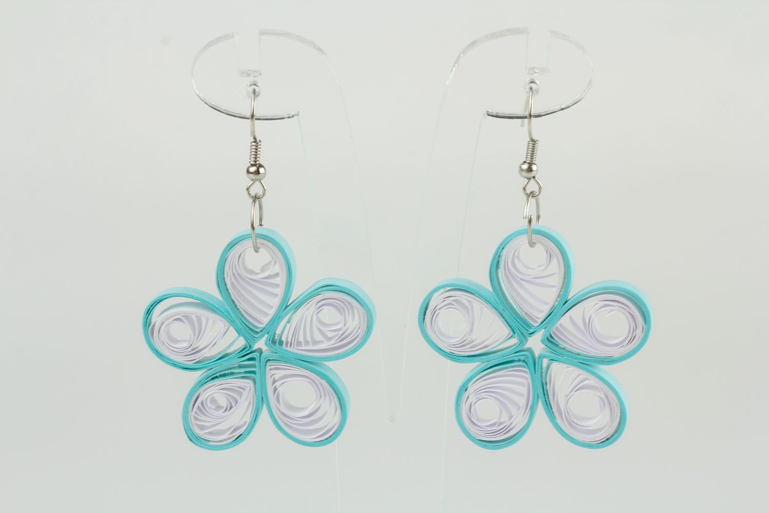 Pendientes flores de papel en técnica de quilling foto 4