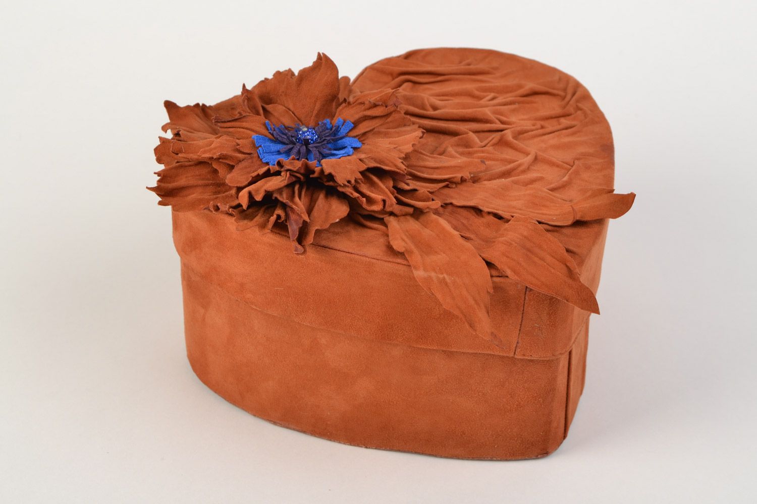 Handmade brown author's heart-shaped jewelry box covered with suede photo 3