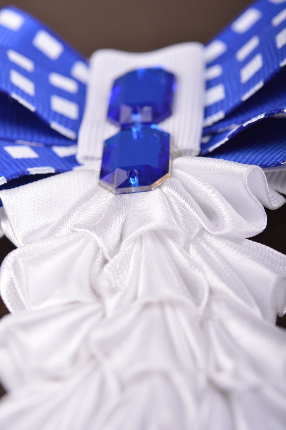 Женская брошь галстук из репсовых лент ручной работы авторская синяя с белым женская фото 4