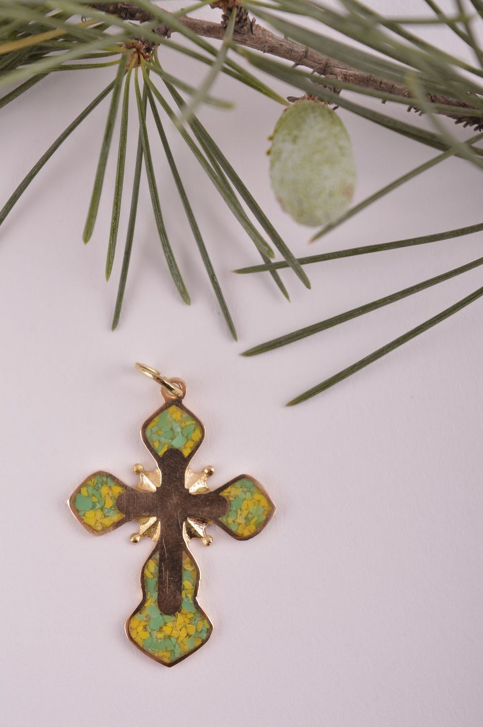 Pendentif croix design Bijou fait main pierres naturelles Accessoire religieux photo 1