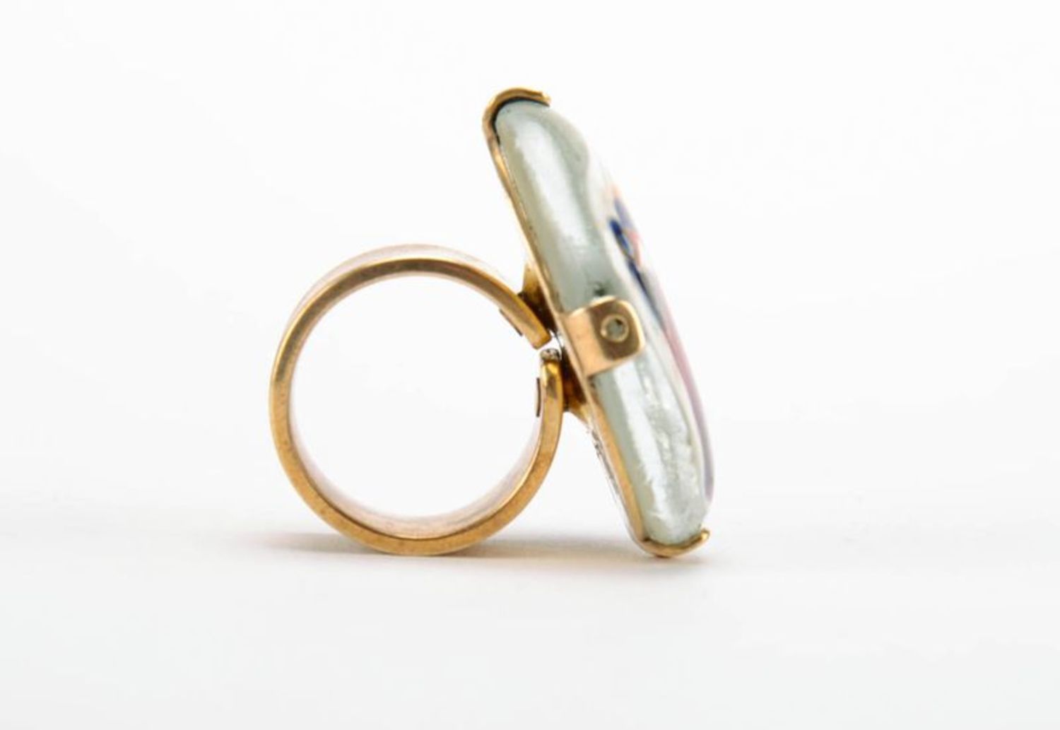 Перстень с цветной вставкой фото 4